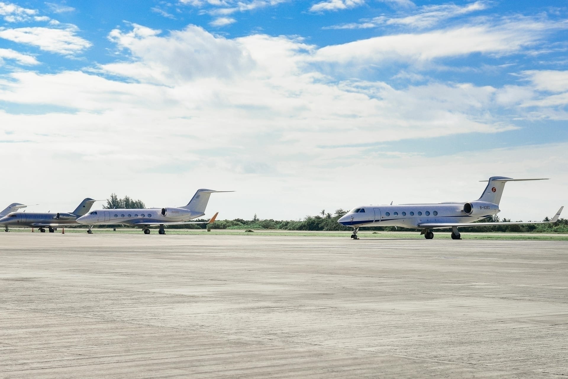 Aircraft lined up on FBO ramp