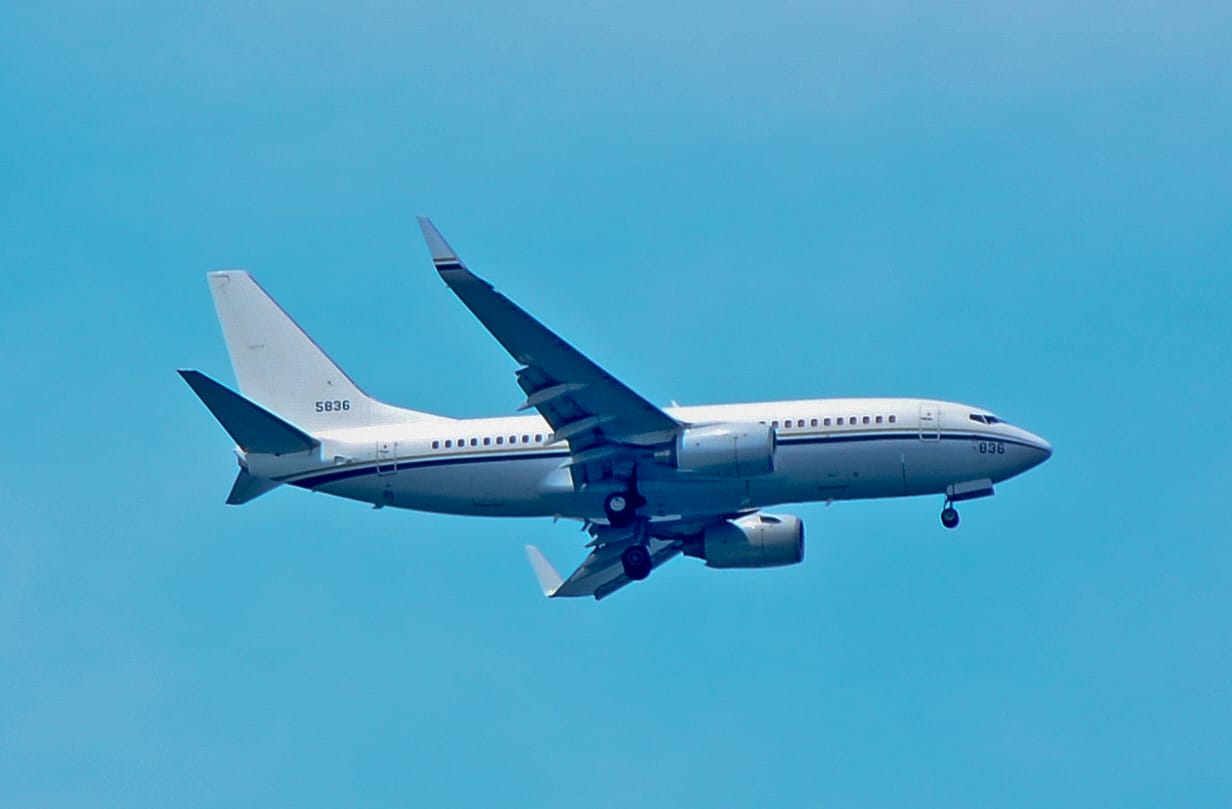 A U.S. Navy Boeing C-40A Clipper on approach