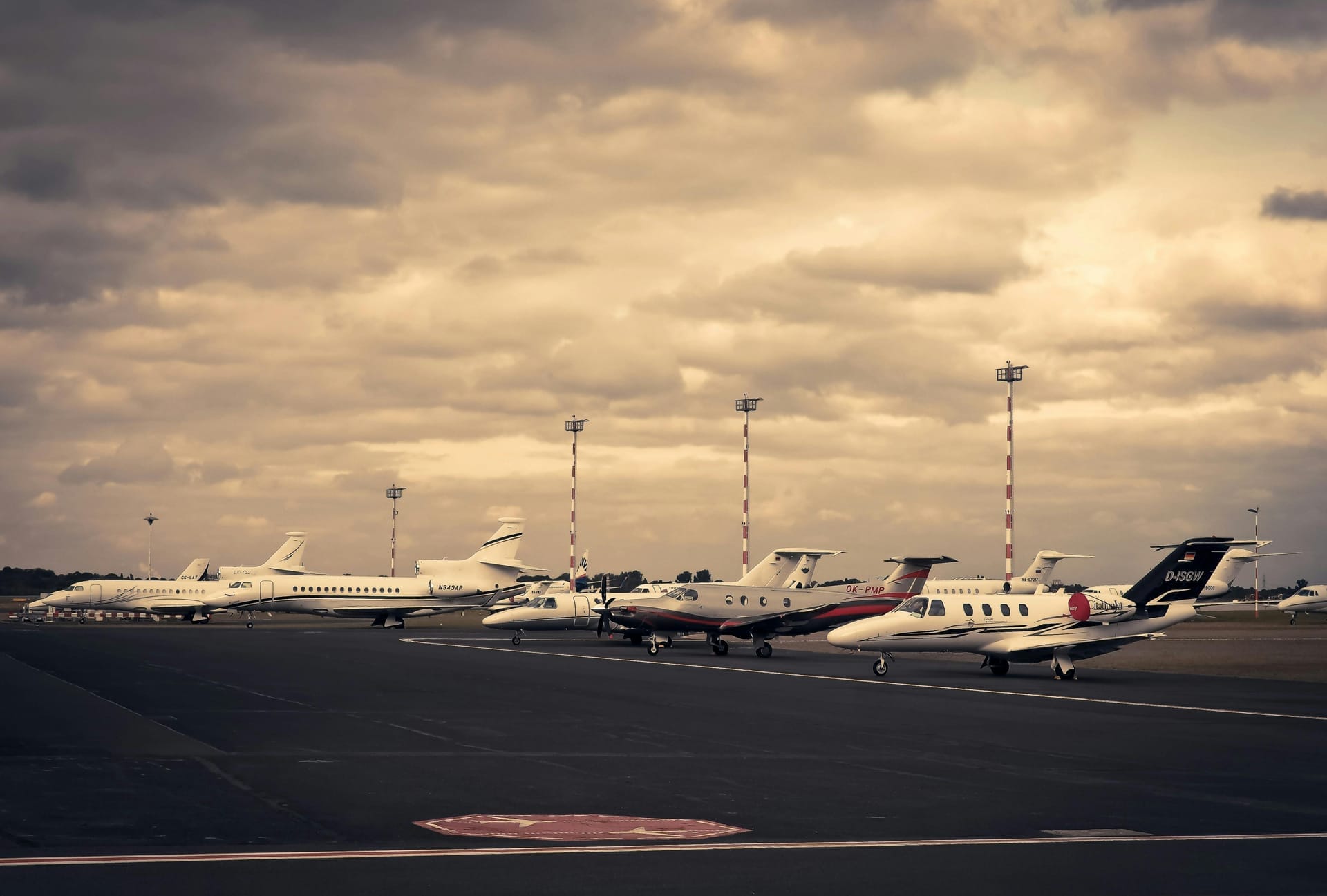 FIFA Friday: When Teterboro Is Full - AirPlx hangar optimization and aviation insights